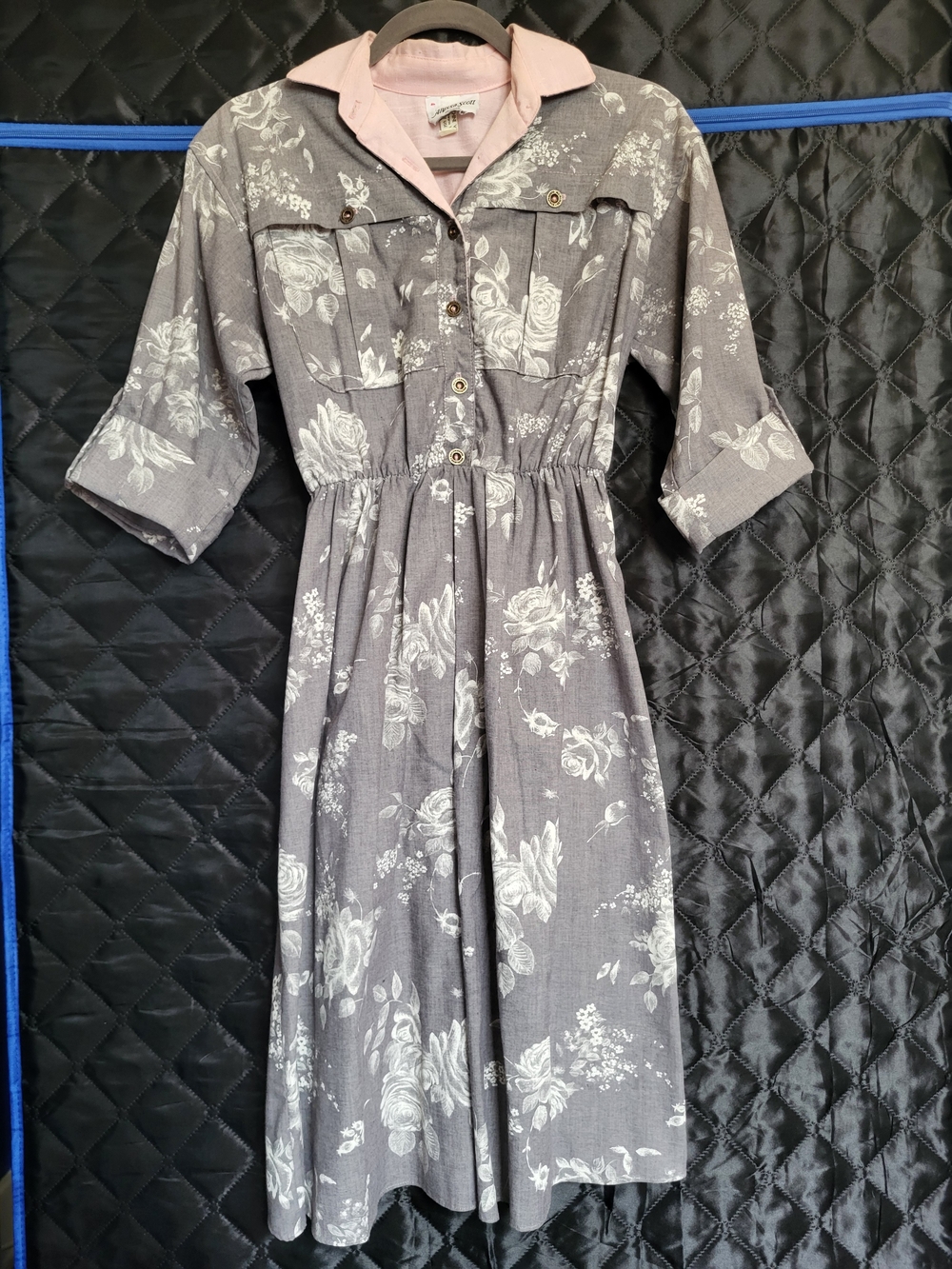 Relaxed Floral-Print Midi Dress with Pink Contrast Collar